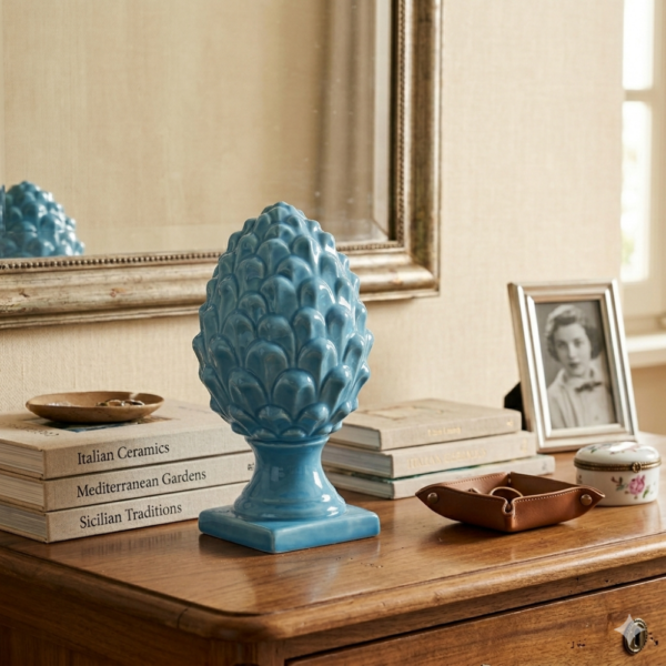 PIGNA IN PORCELLANA SMALTATA AZZURRA H.15 CM – HENRIETTE